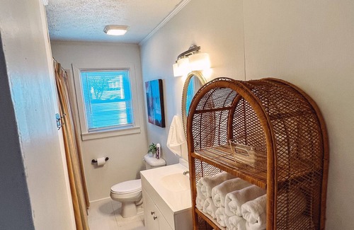 Bristol Casa | Room for 8+ Walking Distance to Casino!