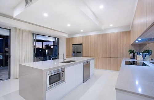 Broadbeach Waters Casa | VIVIENDAS DE VACACIONES ELITE - LUJO EN LOTO