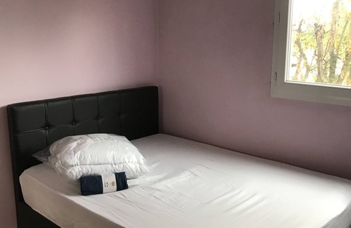 Aguado Cama Y Desayuno | Room for rent in Evry