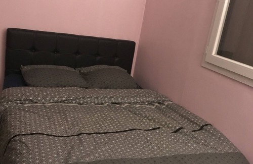 Aguado Cama Y Desayuno | Room for rent in Evry
