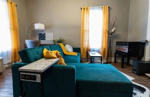 Hillsdale Casa | ROOM FOR RENT: In Newly Renovated Two Bedroom Home. Safe Location.