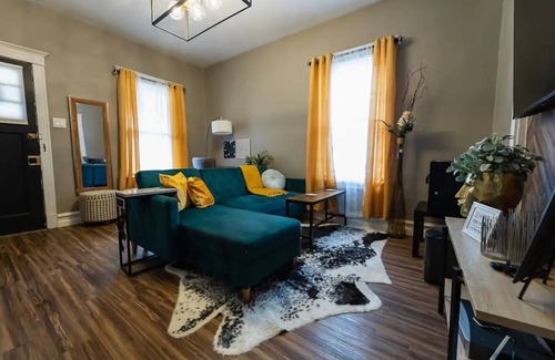 Hillsdale Casa | ROOM FOR RENT: In Newly Renovated Two Bedroom Home. Safe Location.