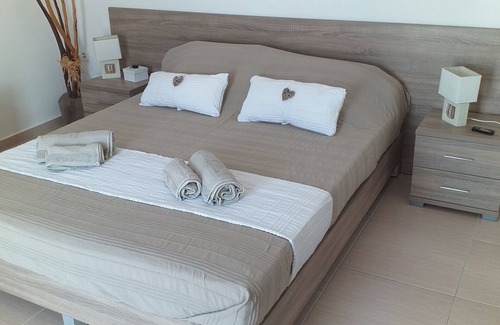 Kos Town Cama Y Desayuno | Se alquila habitación con vistas a la piscina con vistas al mar, con vistas al mar.