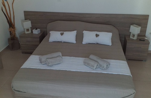 Kos Town Cama Y Desayuno | Se alquila habitación con vistas a la piscina con vistas al mar, con vistas al mar.