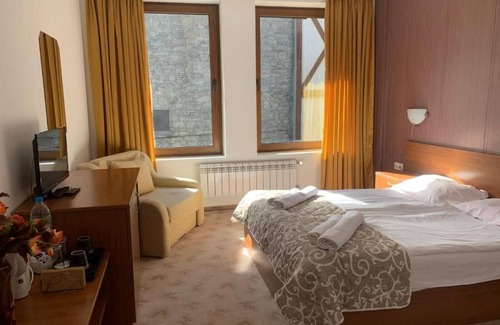 Shiligarnika Apartamento | Room in Guest Room - Granat Double Room 1- Next to Gondola Lift
