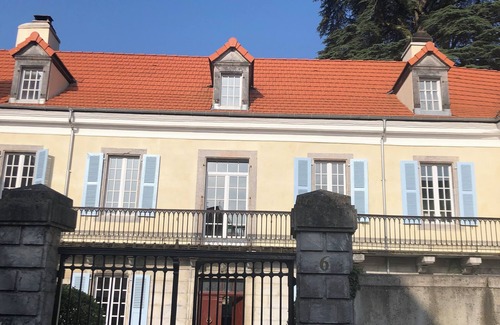 Saint-Pe-de-Bigorre Cama Y Desayuno | Room in a 17th-century manor house