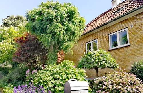 Gentofte Casa | Room in a Danish cottage with garden view, 10 min to CPH