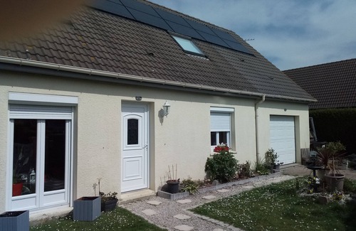 Etalondes Cama Y Desayuno | Room in a detached house with terrace and garden.
