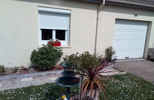 Etalondes Cama Y Desayuno | Room in a detached house with terrace and garden.