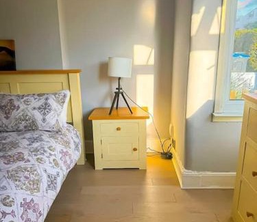 Surbiton Apartamento | Room in a house share - Kingsized room 25 min away from Central London