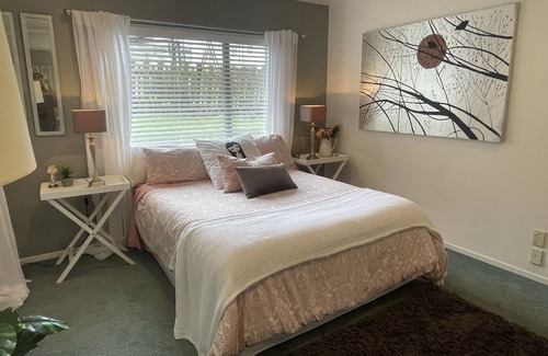 Rothesay Bay Casa | Room in a tropical garden with a pool and great location on North Shore