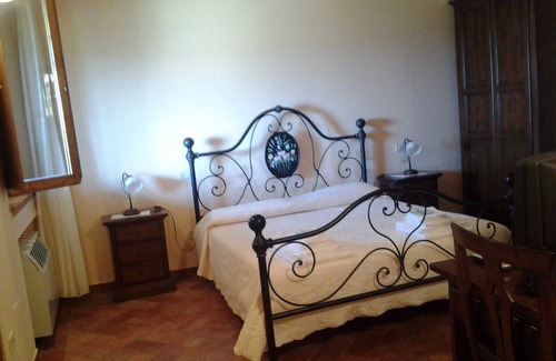 Montaione Cama Y Desayuno | Room in B&B - A Little Place in Tuscany Where to Relax
