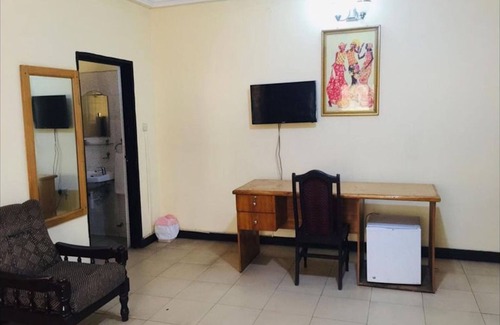 Accra Casa | Room in B&B - Double Room With Balcony