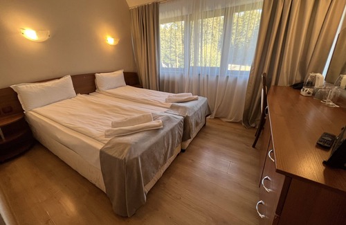 Borovets Cama Y Desayuno | Room in B&B - Hotel Moura Double Room N5167