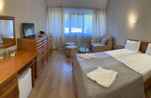 Maritsa Cama Y Desayuno | Room in B&B - Hotel Moura Double Room N5169
