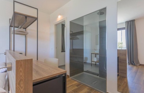 Moniga del Garda Cama Y Desayuno | Room in B&B - Insula Felix - Deluxe Triple Room With Sea View