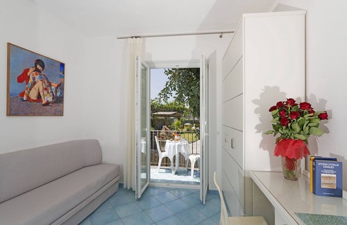 Succhivo Cama Y Desayuno | Room in B&B - Ischia, 1 Relaxing Doubles Hotel Imperamare