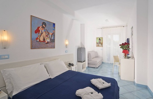 Succhivo Cama Y Desayuno | Room in B&B - Ischia, 1 Relaxing Doubles Hotel Imperamare