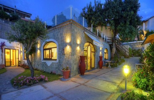 Succhivo Cama Y Desayuno | Room in B&B - Ischia, 1 Relaxing Doubles Hotel Imperamare