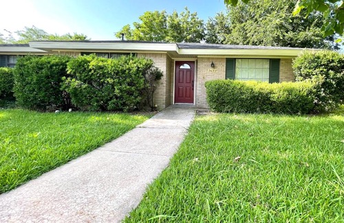 Plano Casa | Room in downtown Plano2