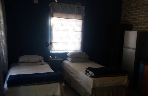 Lephalale Casa | Room in Guest Room - Cosy Farmhouse for 4 Persons
