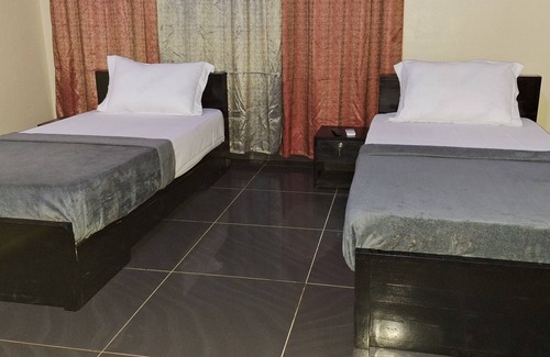 Lome Casa | Room in Guest Room - Deluxe Twin Beds in Royal Blue Guest House and Bar