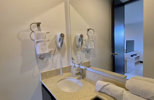 Rionegro Casa | Room in Guest Room - Elegant And Sophisticated Suite