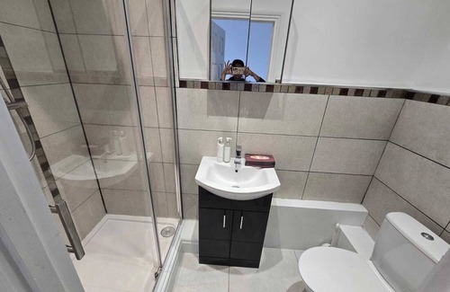 Tower Hamlets Casa | Room in Guest Room - Limehouse Townhomes Modern Spacious Serviced En-suite Room