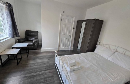 Tower Hamlets Casa | Room in Guest Room - Limehouse Townhomes Modern Spacious Serviced En-suite Room