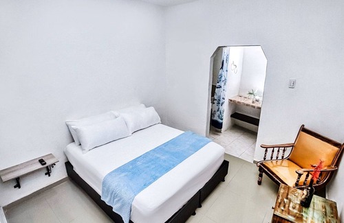 Cartagena Cabina | "room in Lodge - Comfortable Tr-a2d Queen Sized Bedroom Near Beach With Pool and Wifi"