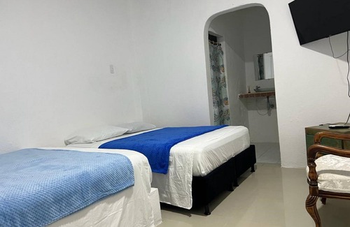 Torices Casa | "room in Lodge - Tr-a1c Hostel Room Near Castillo San Felipe With Pool and Wifi"