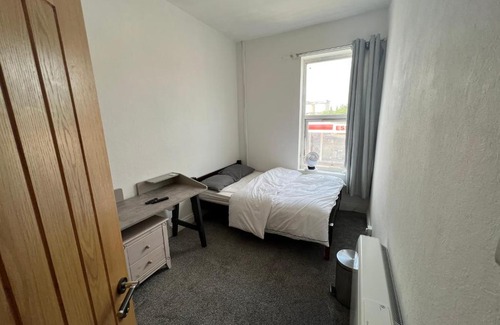 Walsall Casa | Room in new flat