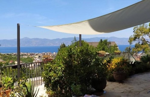 Catona Casa | Room in panoramic Villino between sea and relaxation with parking
