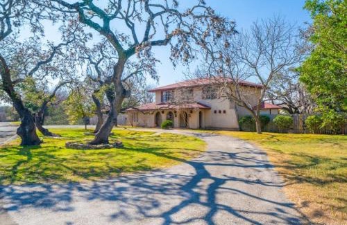 Leon Valley Casa | Room in Shared Mansion home Near Methodist Hospital
