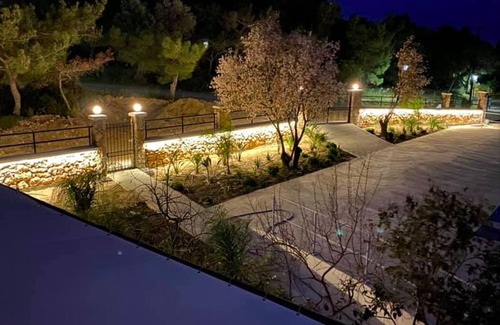 Pefkos Apartamento | Room in Studio - Rock Garden Apartments - 2 Steps From the Beach