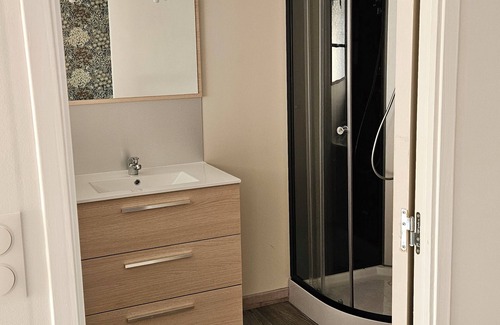 Maine-de-Boixe Cama Y Desayuno | Room in the heart of a stable, wake up to horses and animals!