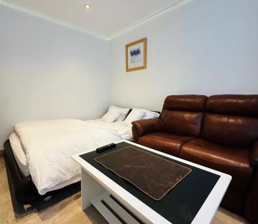 Whitton Casa | Room in Twickenham stadium London A