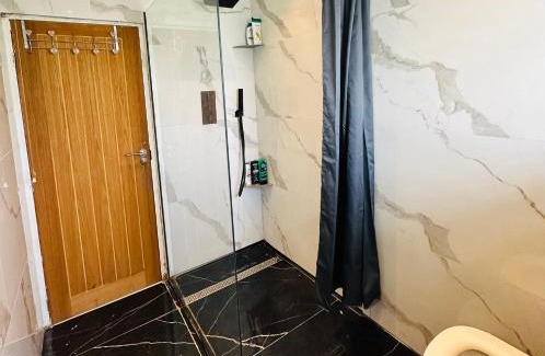Whitton Casa | Room in Twickenham stadium London A