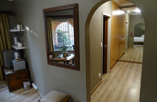Greater Johannesburg Metropolitan Area Casa | Room in Guest Room - Indulgent Escape, Jet Bath, Stunning Views & Boma Firepit -retreat From the City