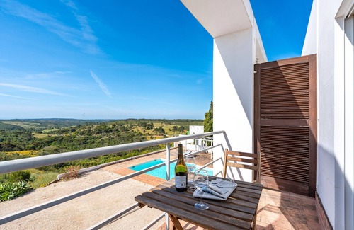 Aljezur Apartamento | Habitación 'Julho' con vistas al mar, piscina compartida y Wi-Fi