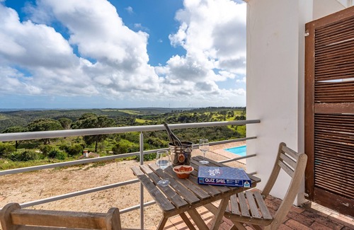 Aljezur Apartamento | Habitación 'Junho' con vistas al mar, piscina compartida y Wi-Fi