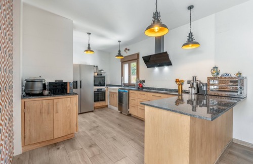 Murchas Apartamento | Habitación 'La Boheme 5' con vistas a la montaña, Wi-Fi y aire acondicionado.