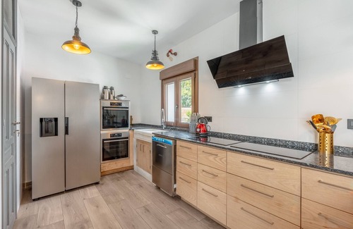 Murchas Apartamento | Habitación 'La Boheme 5' con vistas a la montaña, Wi-Fi y aire acondicionado.