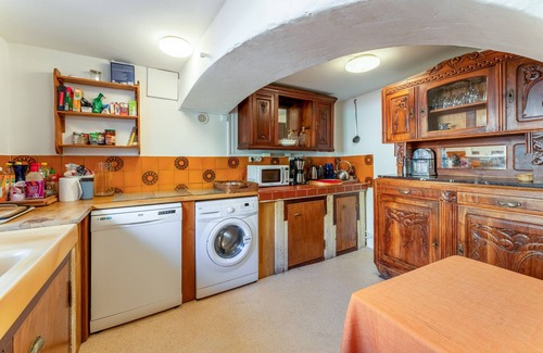 Collias Apartamento | Chambre La Fayette con piscina compartida, wifi y aire acondicionado