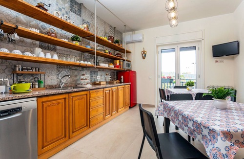 Misterbianco Cama Y Desayuno | Habitación 'Limone' con vistas a la montaña, Wi-Fi y aire acondicionado