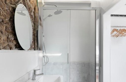 Santo Amaro Casa | Room Lusíadas with private bathroom