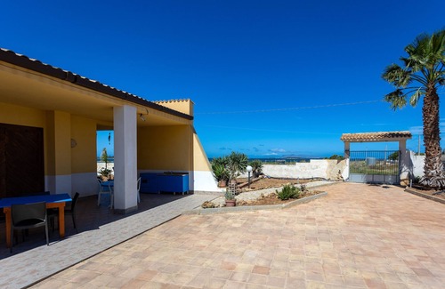 San Leonardo Casa | Room 'Maestrale' with Sea View, Wi-Fi and Air Conditioning