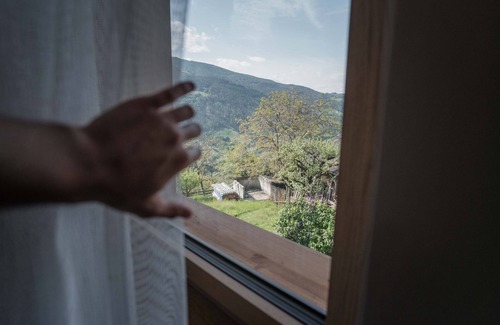 Velturno Apartamento | Habitación 'Oberhemberger Hof Dreier' con vistas a la montaña, terraza compartida y Wi-Fi