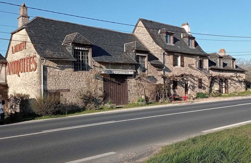 Pazayac Cama Y Desayuno | Room on the edge of Périgord and Limousin