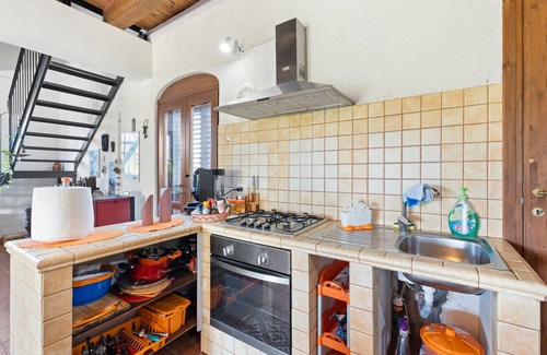 Massama Apartamento | Room 'Ovest' with Shared Terrace, Wi-Fi and Air Conditioning
